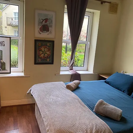 Comfy Near Airport With Free Parking Проживание в семье Дублин