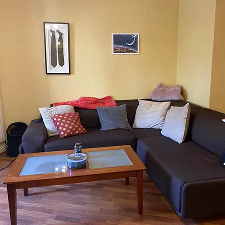 Comfy Near Airport With Free Parking Homestay *