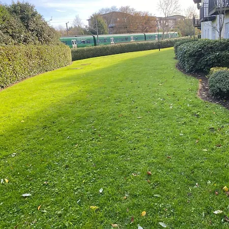 Comfy Near Airport With Free Parking