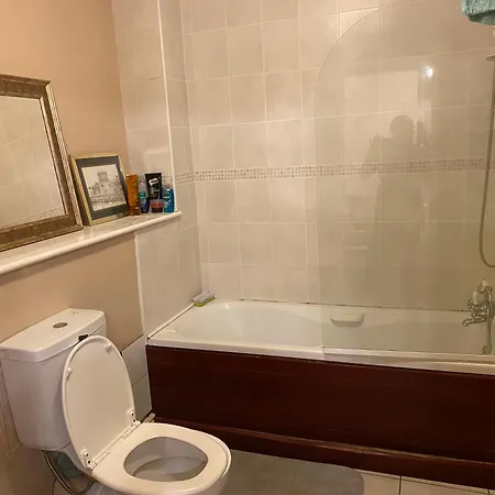 Homestay Comfy Near Airport With Free Parking