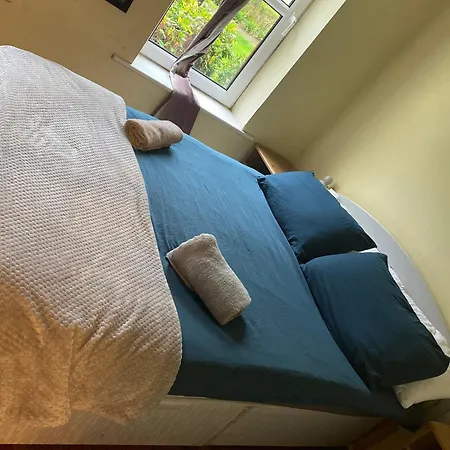 Comfy Near Airport With Free Parking Homestay *