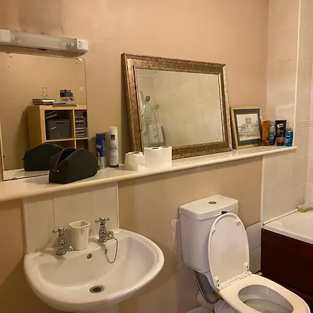 Comfy Near Airport With Free Parking Quarto em Acomodações Particulares