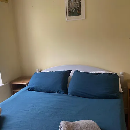 Comfy Near Airport With Free Parking *